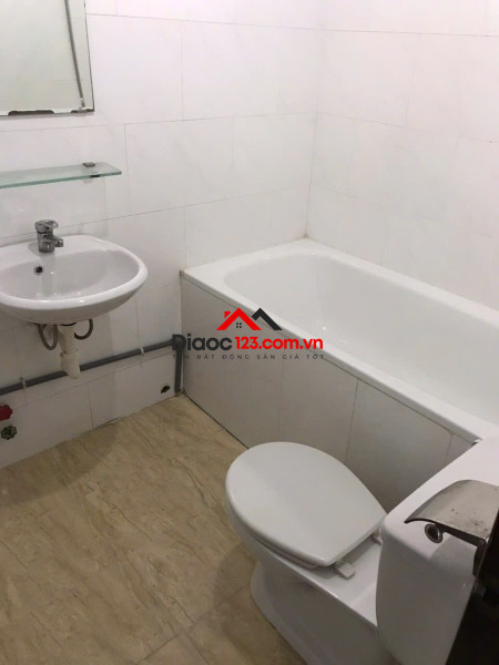 Bán nhà riêng hẻm xe hơi, nhà mới 1 trệt 4 lầu, 3PN, 3WC, Đường Nguyễn Đình Chiểu, Quận 3, TP HCM