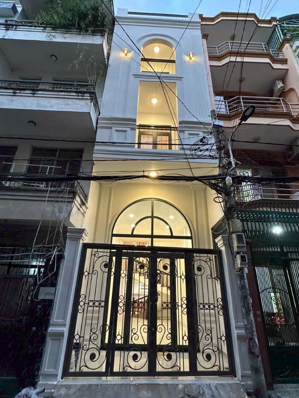 Bán nhà cách mạng tháng 8 Phường Tân Sơn Nhất, Hồ Chí Minh giá 16 tỷ  200 triệu