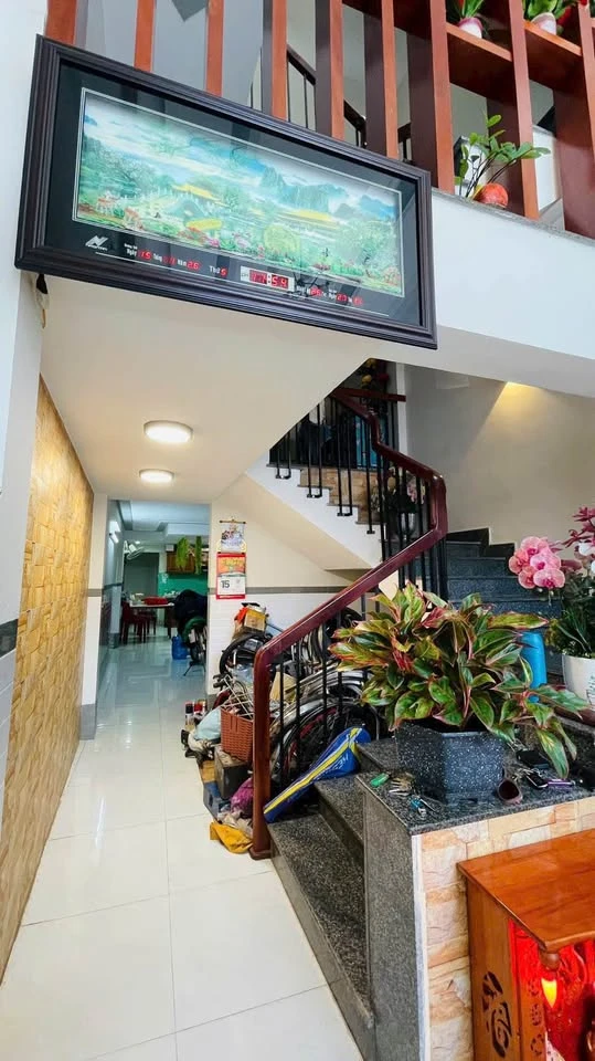 Bán Nhà Mặt Tiền Quy Nhơn Đường Nguyễn Công Trứ 4 Lầu, 1 Lửng