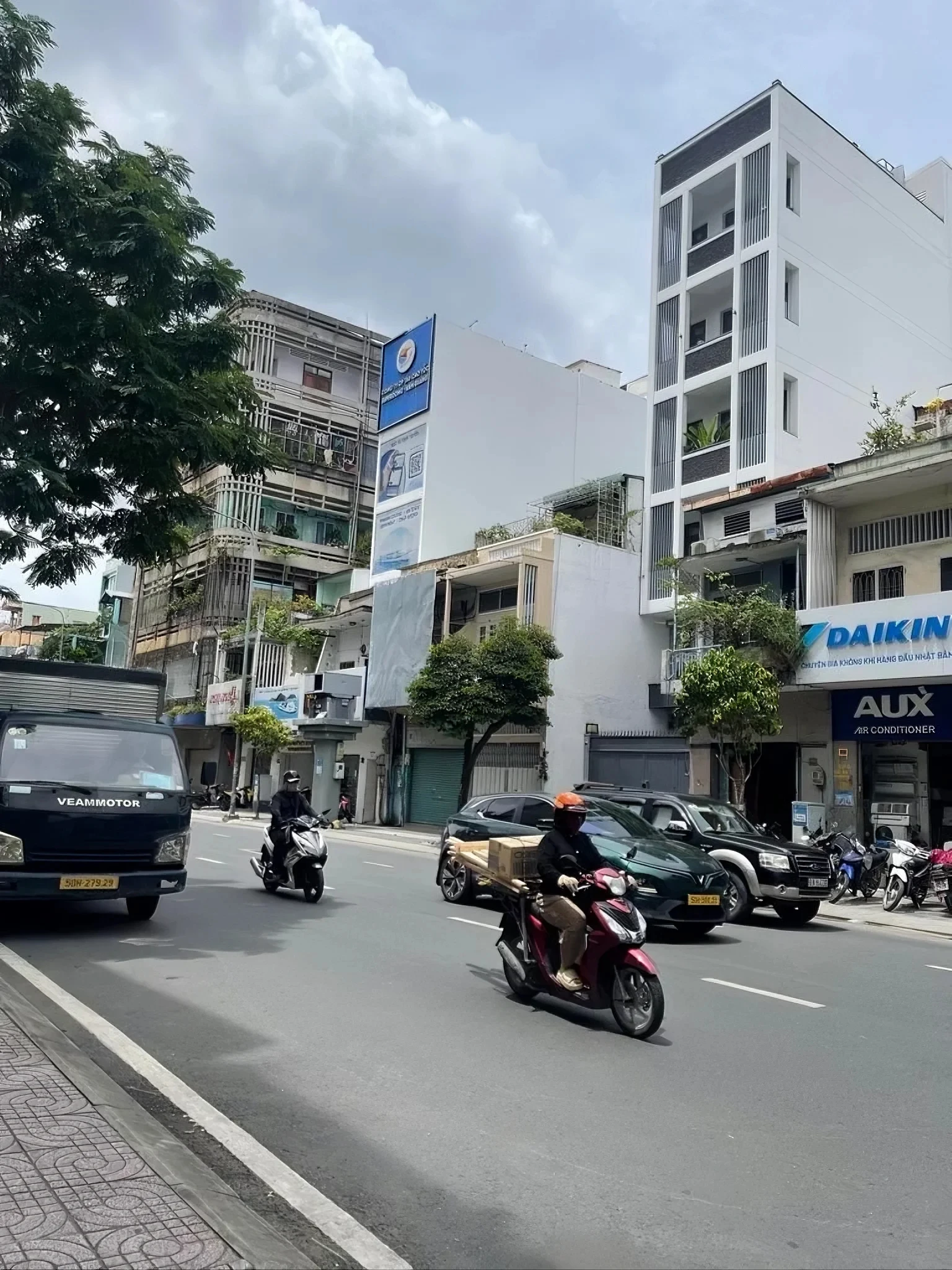 PHƯỜNG BÀN CỜ, MẶT TIỀN NGUYỄN THIỆN THUẬT, GẦN 100M², 2 MẶT THOÁNG, DÒNG TIỀN 30TR/TH