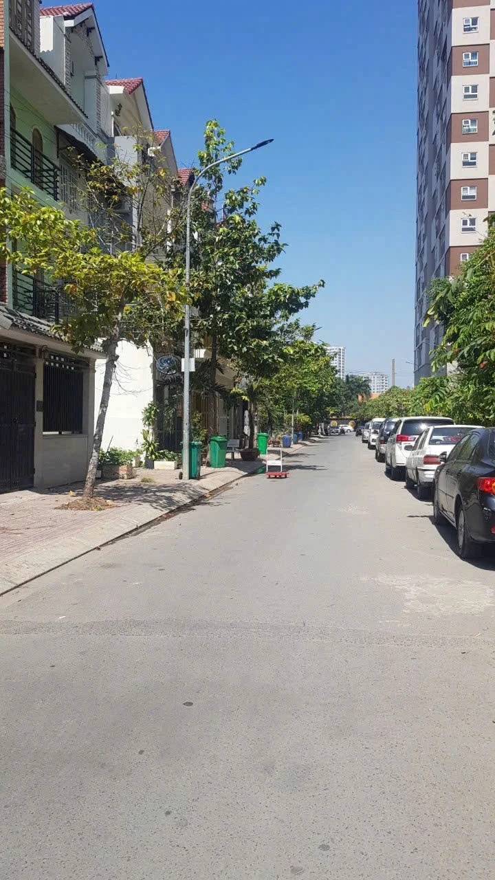 Bán Nhà Hẻm Mặt Tiền Hẻm Đối Diện Chung Cư Đạt Gia Cây Keo Thủ Đức