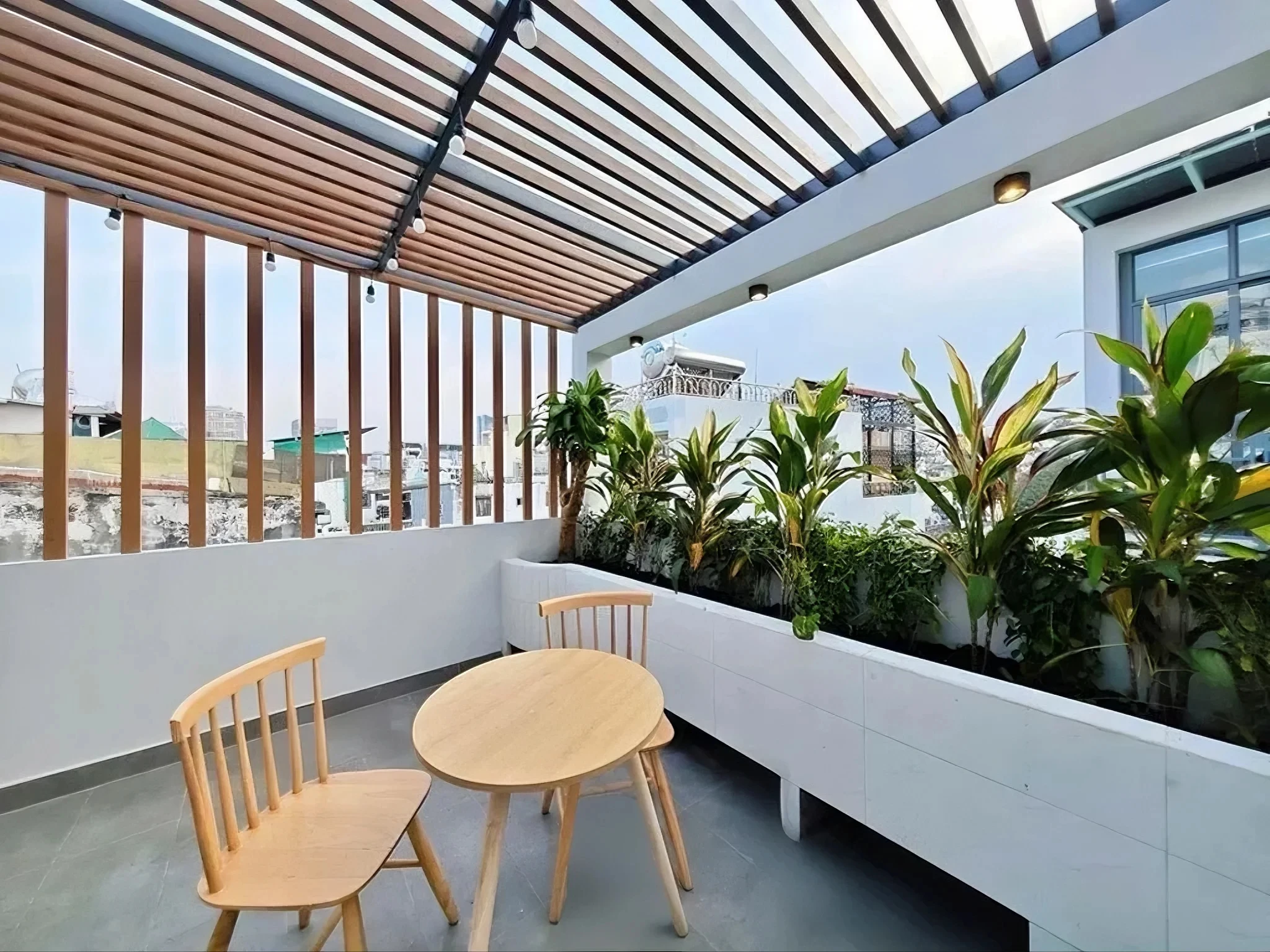 BÁN CĂN NHÀ 5 TẦNG MỚI, ĐẸP LONG LANH NGAY KHU VIP PHƯỜNG BÀN CỜ, HXH, HƠN 8 TỶ