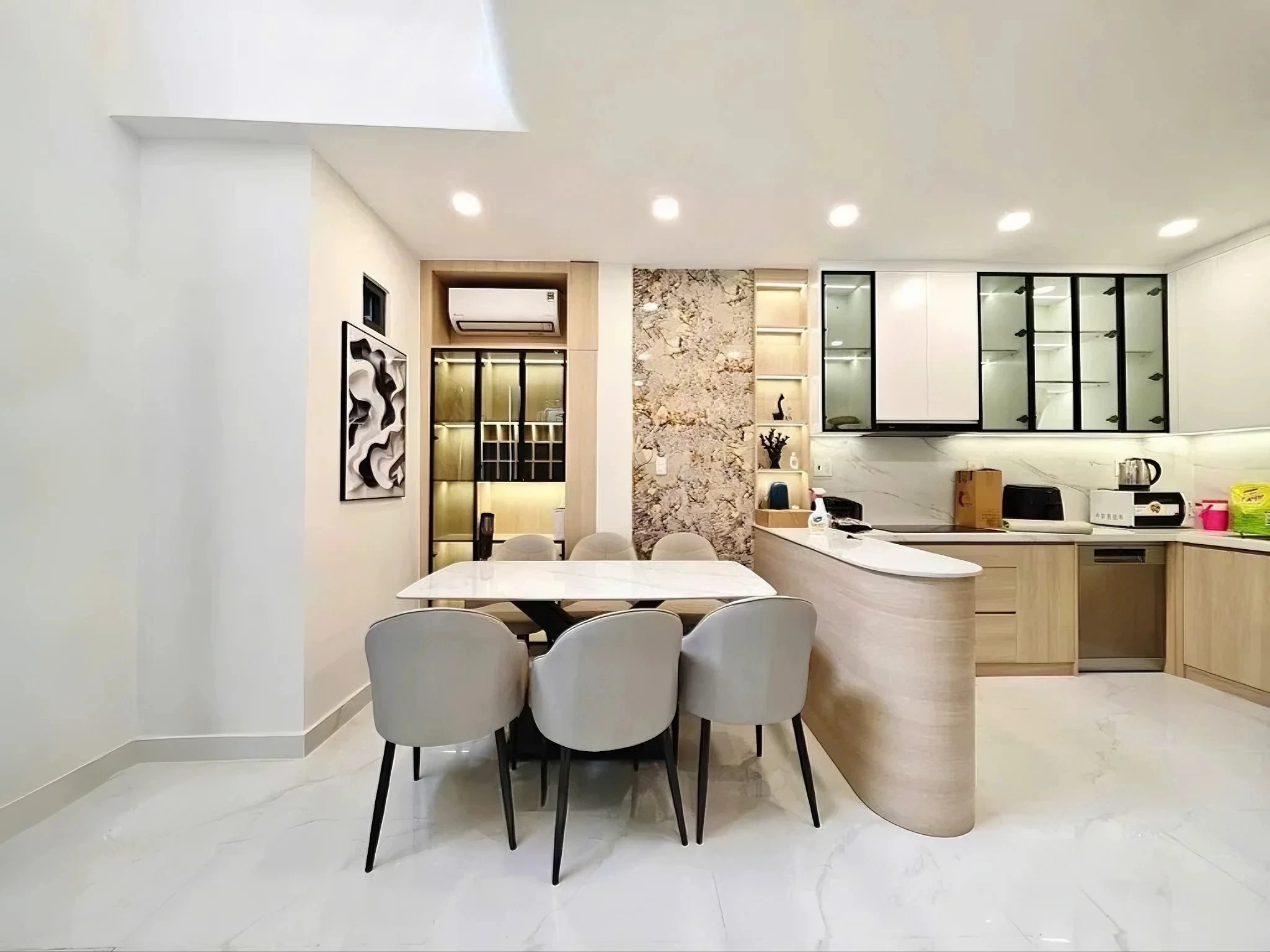 BÁN CĂN NHÀ 5 TẦNG MỚI, ĐẸP LONG LANH NGAY KHU VIP PHƯỜNG BÀN CỜ, HXH, HƠN 8 TỶ