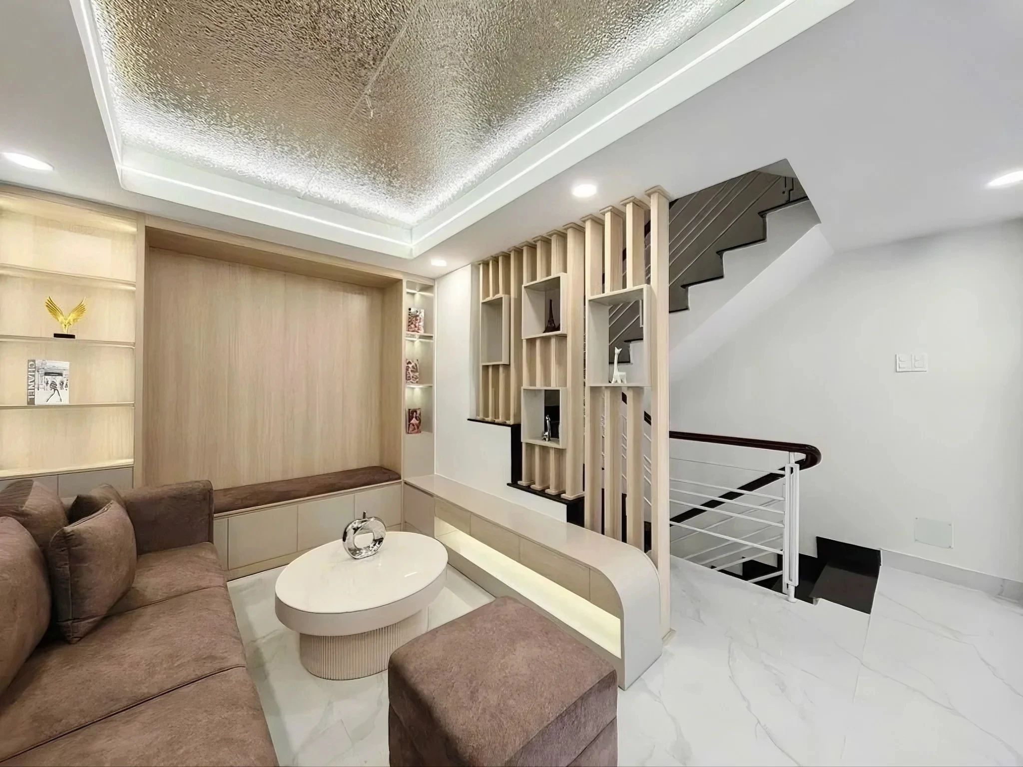 BÁN CĂN NHÀ 5 TẦNG MỚI, ĐẸP LONG LANH NGAY KHU VIP PHƯỜNG BÀN CỜ, HXH, HƠN 8 TỶ