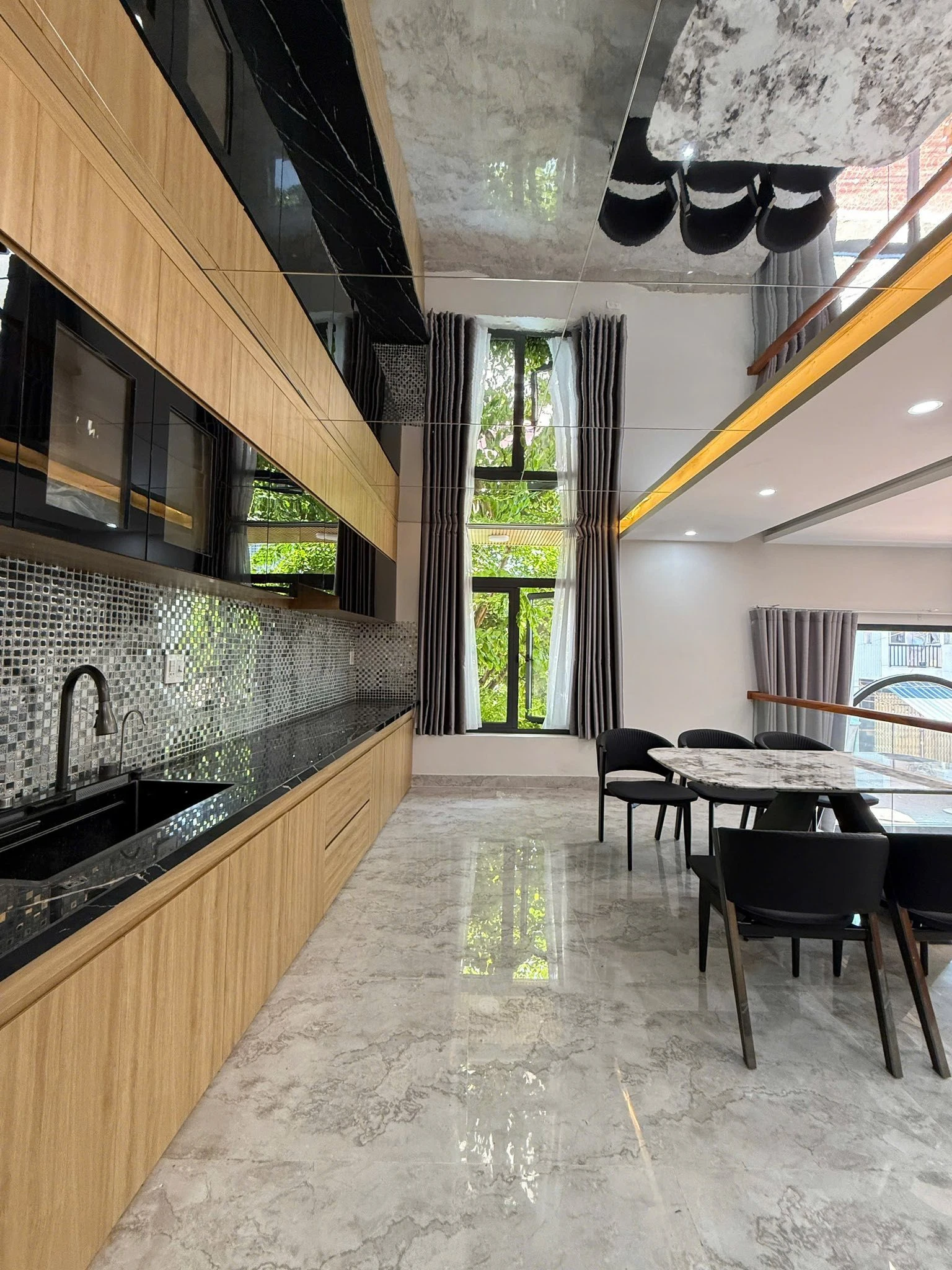 BÁN NHÀ MẶT TIỀN HOÀNG VĂN THỤ, 5 TẦNG, TRUNG TÂM QUY NHƠN NAM