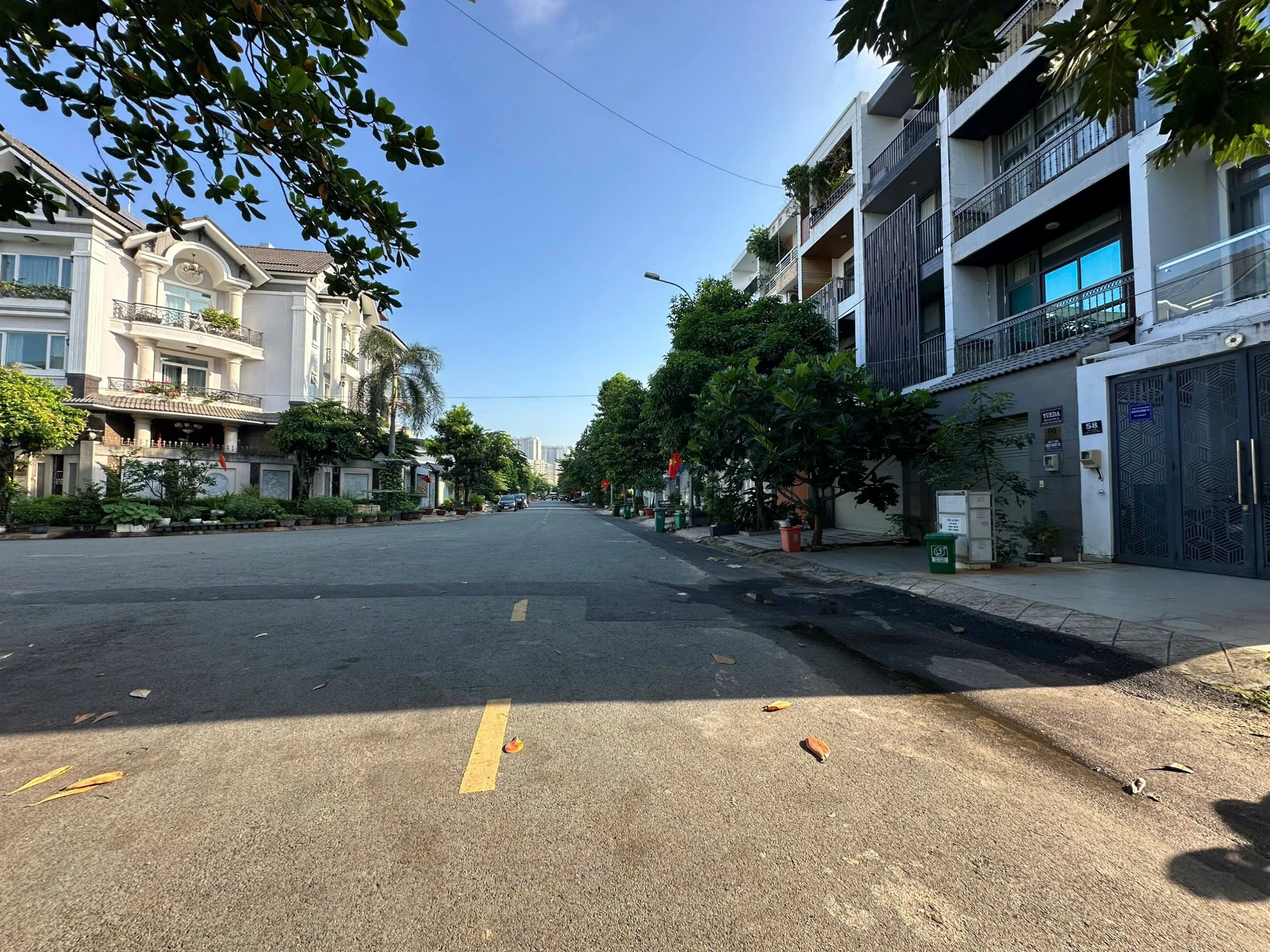 Bán nhà mặt tiền 107-109-111 Ung Văn Khiêm, Phường Thạnh Mỹ Tây, Tp Hồ Chí Minh giá 140 tỷ