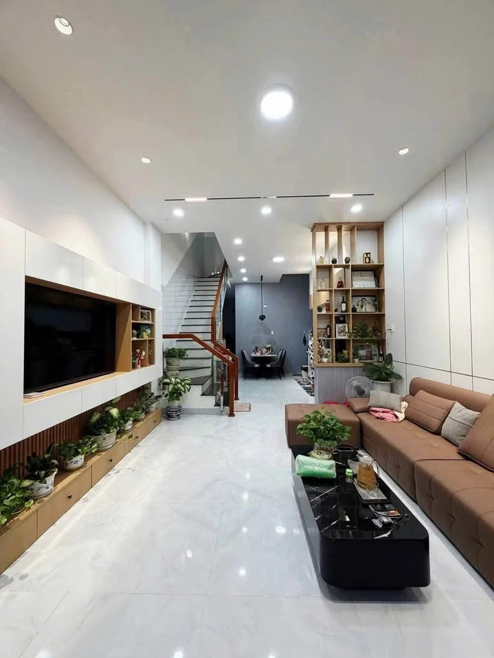 Bán nhà mặt tiền tại Cần Vương, Phường Quy Nhơn Nam, Gia Lai giá 10 tỷ  300 triệu