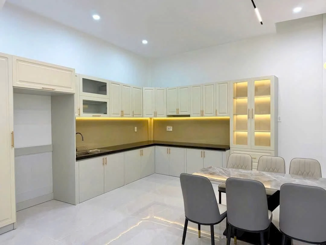 BÁN NHÀ 3 TẦNG MẶT TIỀN ĐƯỜNG THANH NIÊN – GẦN BIỂN TRUNG TÂM QUY NHƠN