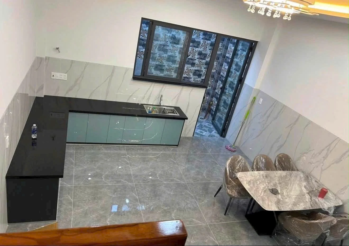 SIÊU PHẨM NHÀ VIP MẶT TIỀN ĐƯỜNG KHU GARA QUYỀN – P. QUY NHƠN NAM