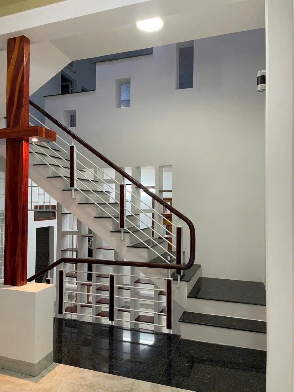 BÁN NHÀ 3 TẦNG MẶT TIỀN ĐƯỜNG Ỷ LAN – TRUNG TÂM TP QUY NHƠN