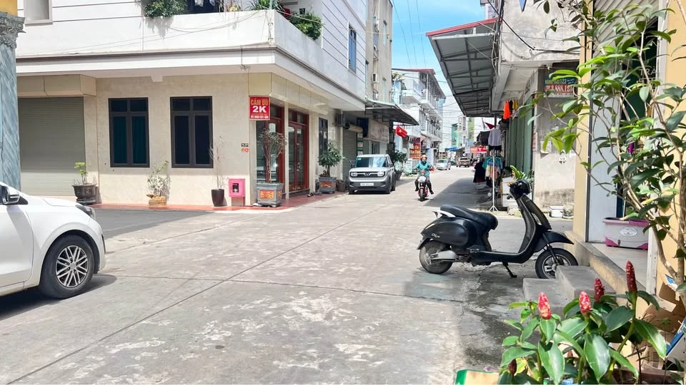 Bán đất 123 m2 Tặng nhà 2 tầng Tại chợ Móng - Tiên Du -Bắc Ninh.