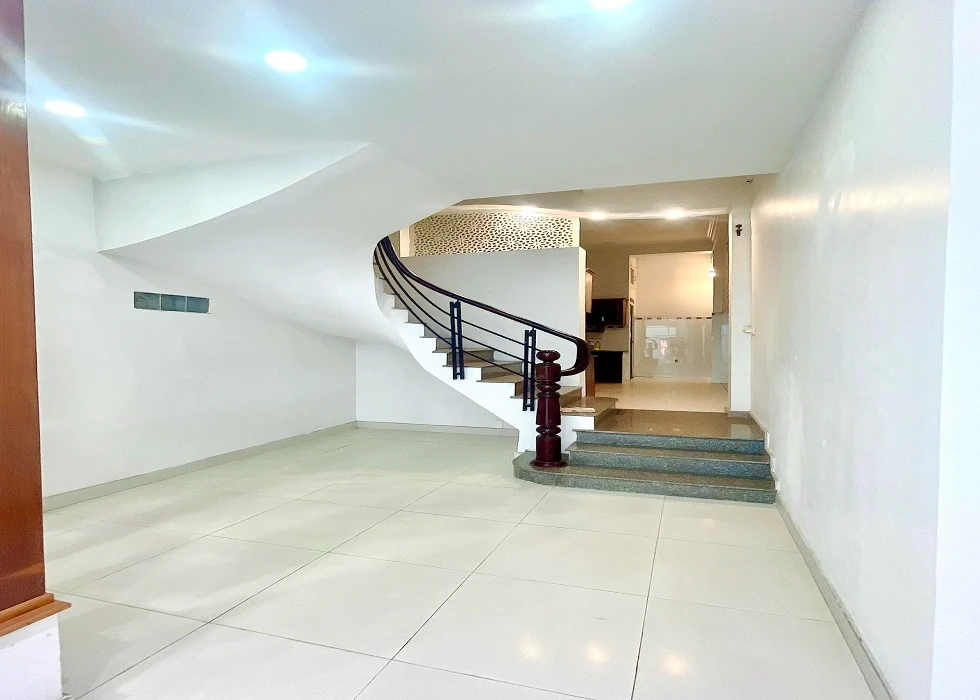 Bán nhà mặt tiền giá rẻ hon HXH Nguyễn Văn Đậu, P11, Bình Thạnh cũ, 117m2, 4 tầng, nở hậu