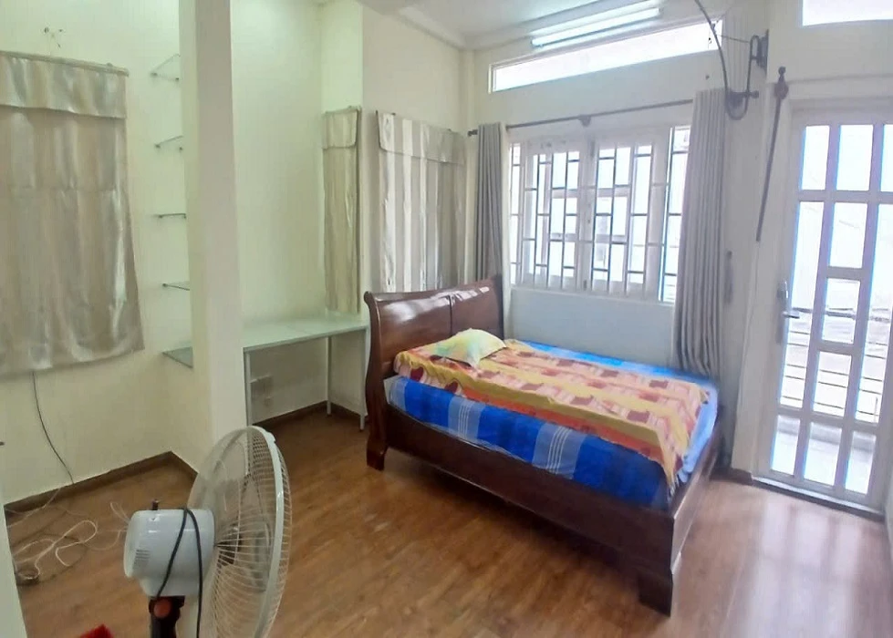 Bán nhà HXH hạ chào 1,7 tỷ, Cộng Hòa, Phường Tân Sơn Nhất, TP HCM, 73m2, 3 tầng, nở hậu.