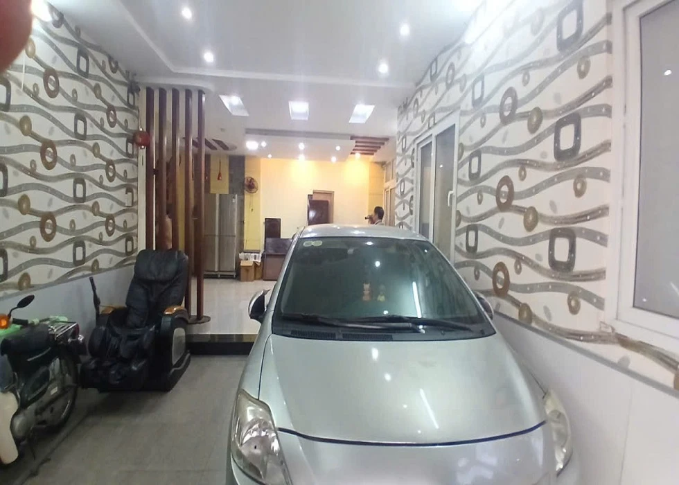 Bán nhà HXH hạ chào 1,7 tỷ, Cộng Hòa, Phường Tân Sơn Nhất, TP HCM, 73m2, 3 tầng, nở hậu.