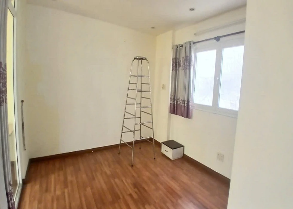 Bán nhà HXH hạ chào 1,7 tỷ, Cộng Hòa, Phường Tân Sơn Nhất, TP HCM, 73m2, 3 tầng, nở hậu.