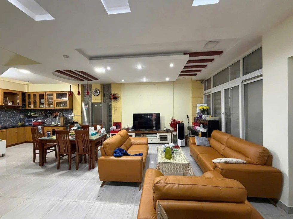 Bán nhà HXH hạ chào 1,7 tỷ, Cộng Hòa, Phường Tân Sơn Nhất, TP HCM, 73m2, 3 tầng, nở hậu.