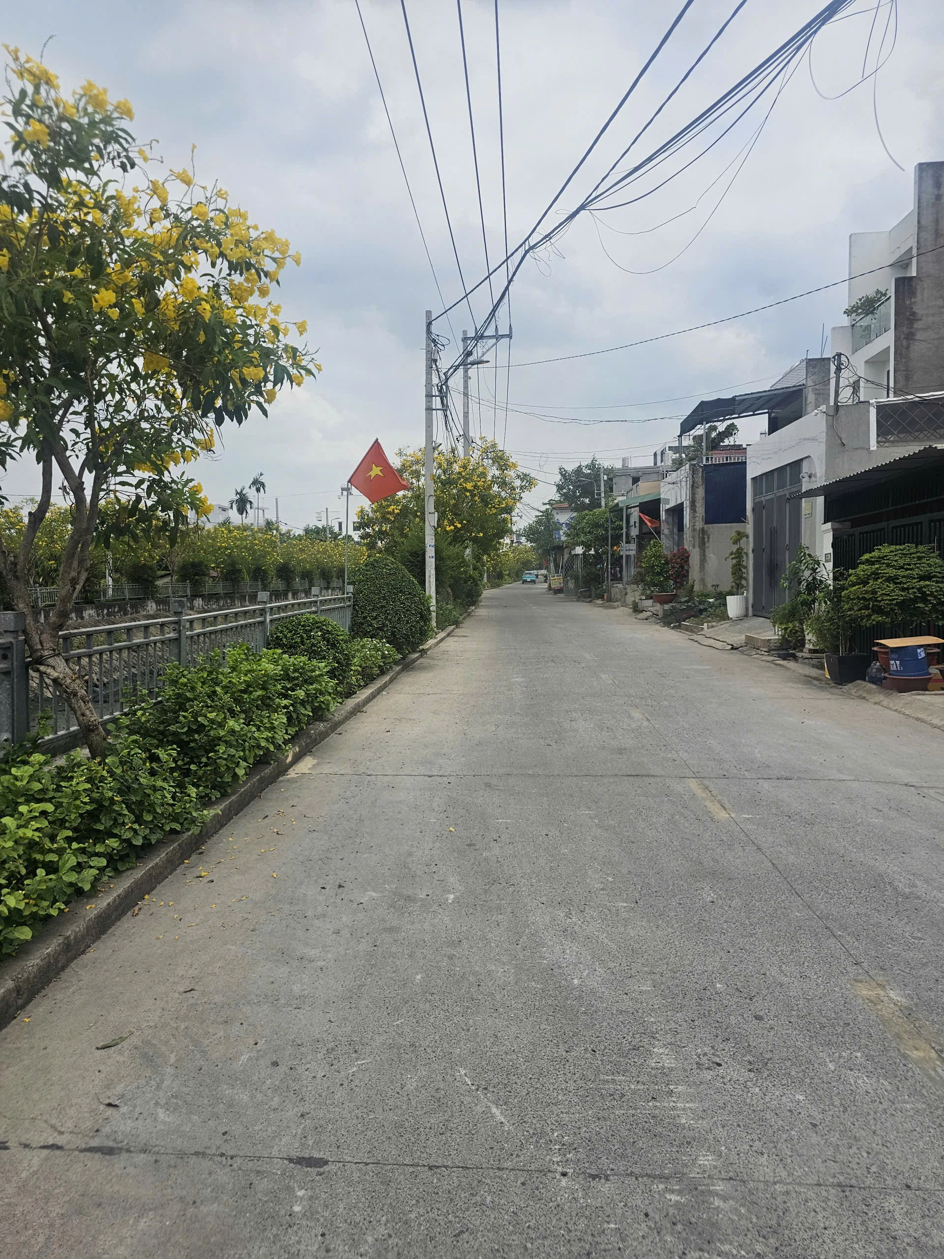 Bán lô góc 2 mặt tiền khu biệt thư view kênh đẹp và cực kỳ mát mẻ giá rẻ nhất khu vực  Q12 4 tỷ 350
