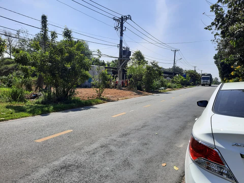 CẦN BÁN GẤP ĐỂ TRẢ NỢ. LÔ ĐẤT TẠI NGUYỄN VĂN NI ,TAH , CHỈ 650 TRIỆU 125M2 , SHR
