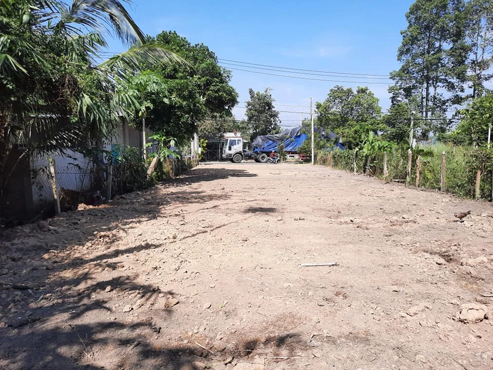 CẦN BÁN GẤP ĐỂ TRẢ NỢ. LÔ ĐẤT TẠI NGUYỄN VĂN NI ,TAH , CHỈ 650 TRIỆU 125M2 , SHR
