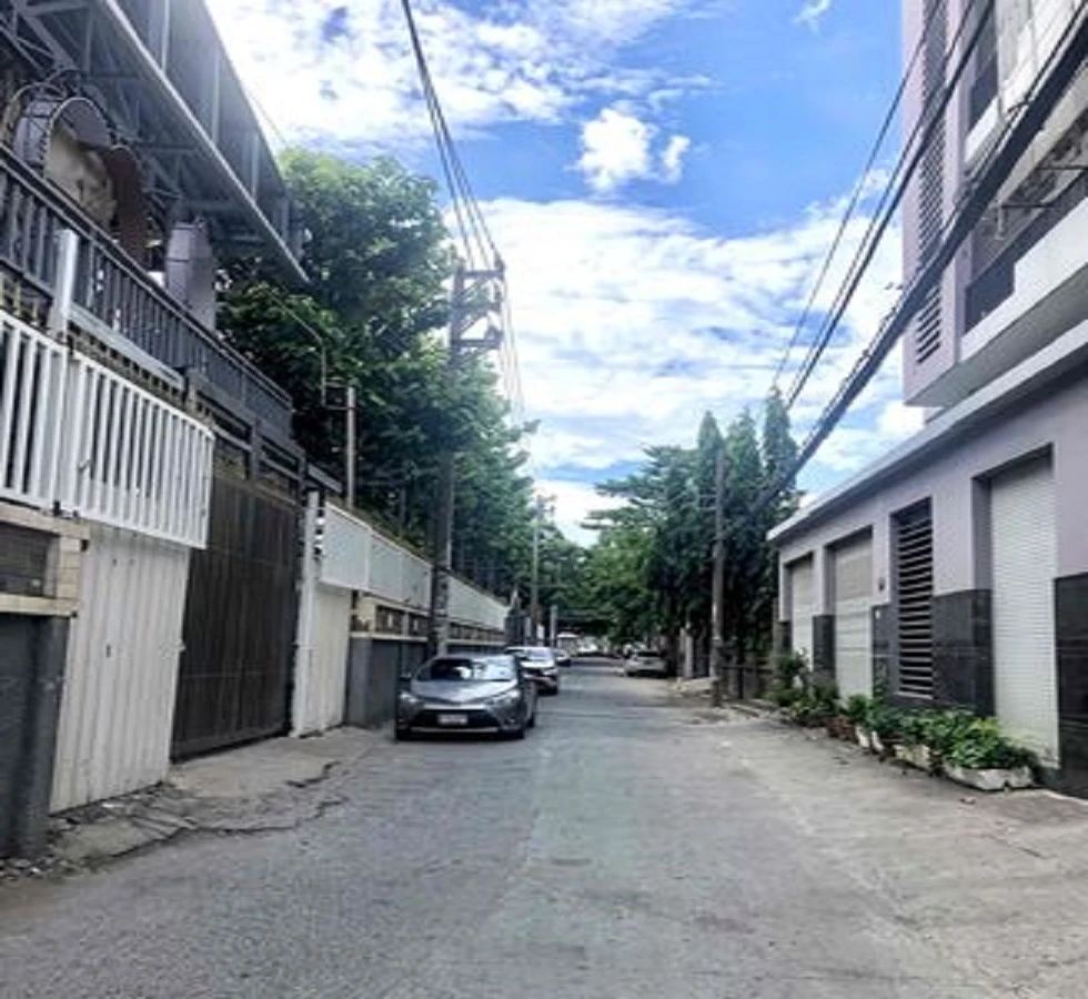 Bán nhà hạ chào 2 tỷ, 2 mặt HXH Bùi Đình Tuý, P. Bình Thạnh, TPHCM, 110m2, 4 tầng. gía rẻ