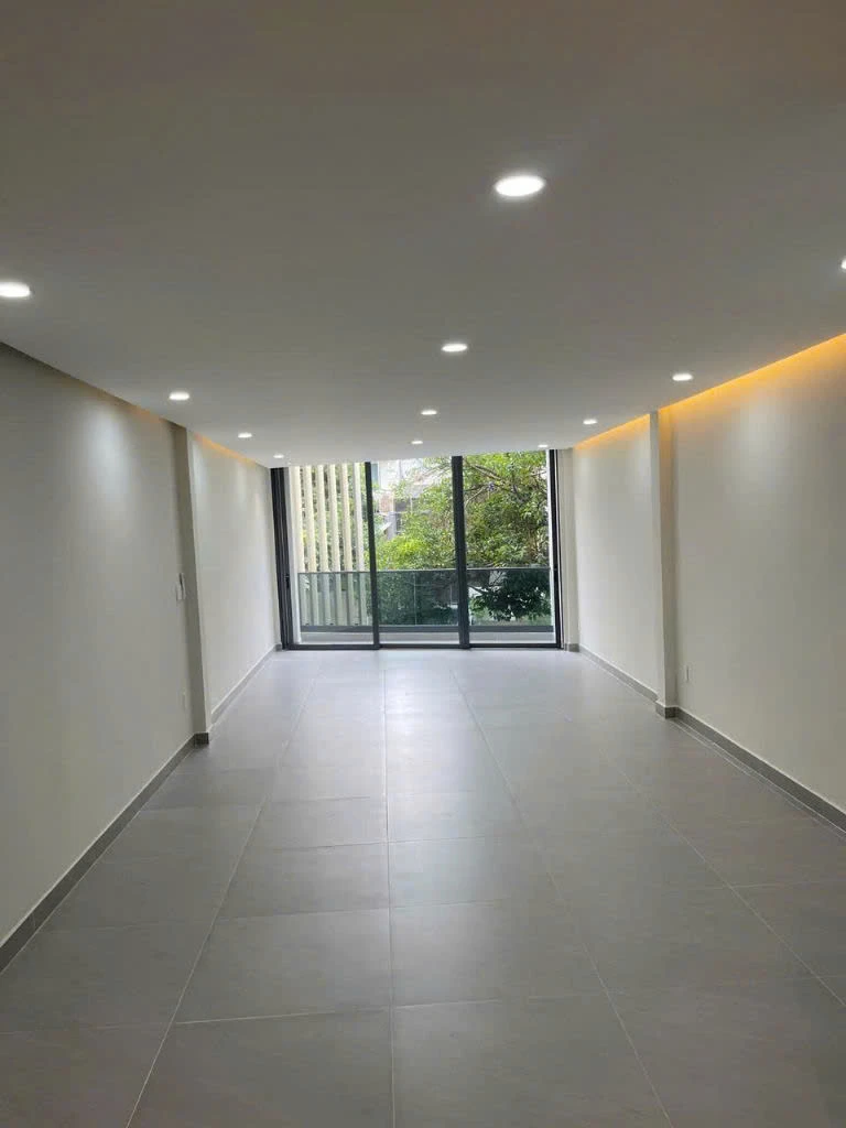 Bán nhà mặt tiền 120 Lê Thị Riêng, Phường Bến Thành, Tp Hồ Chí Minh giá 33 tỷ