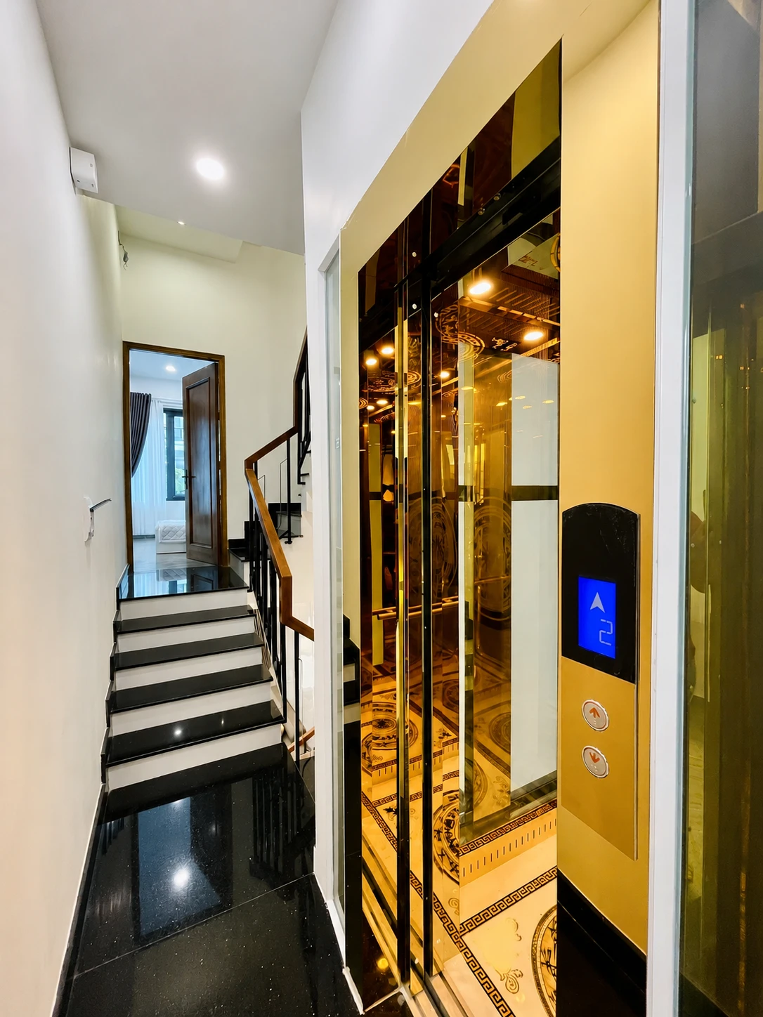 Bán nhà MTKD Cầu Xéo - Tân Phú - 5 Tầng Nở Hậu ( 7 x 19,5 ), Thang Máy Nội Thất xịn - Chỉ 17,5 Tỷ