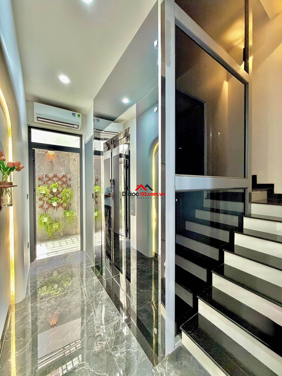 Bán nhà khu cán bộ về hưu, hẻm 8m xe hơi ngủ trong nhà