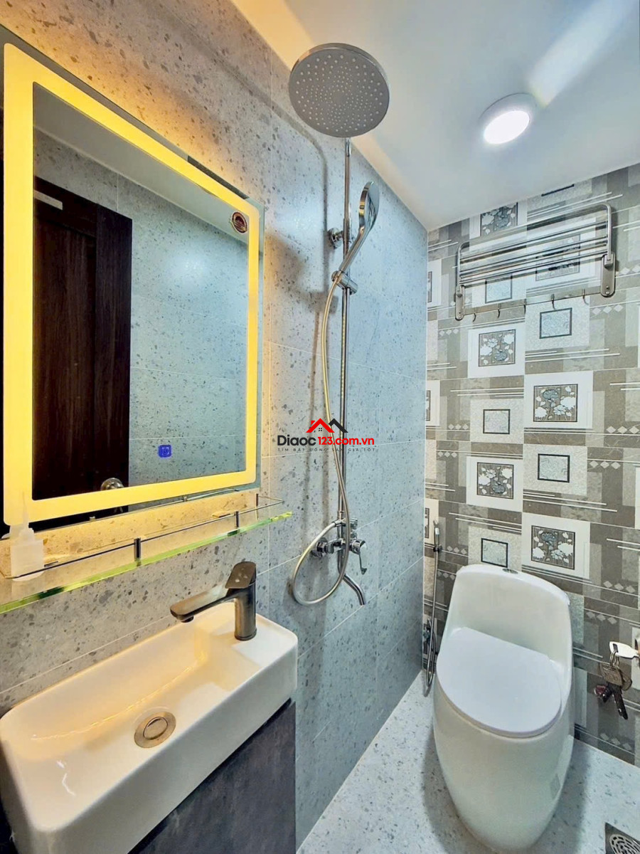 Nhà mới đường phan xích long sát bên bv hoàn mỹ, khu vực dân trí cao & an ninh