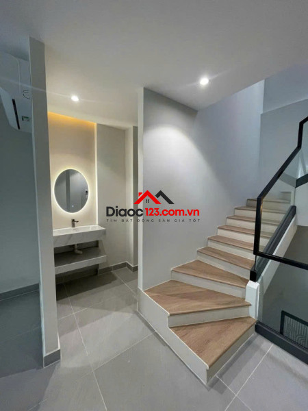 Bán nhà mặt tiền tại Đường Lê Thị Riêng, Phường Bến Thành, Quận 1, TP HCM