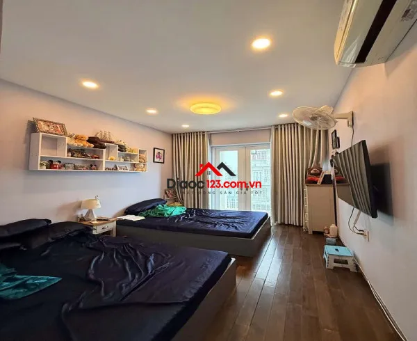 Bán nhà đường lê văn duyệt, p. gia định, tp hcm, 76m2, 5 tầng, tặng nội thất, giá rẻ