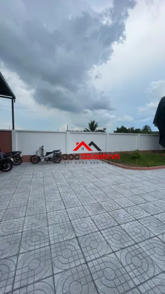 Bán gấp nhà mới xây 300m2 full thổ cư kcn phước đông