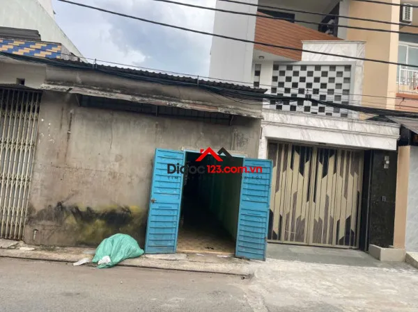 Nhà 2 mặt tiền, dt: 92m2, vị trí tốt, thích hợp đầu tư