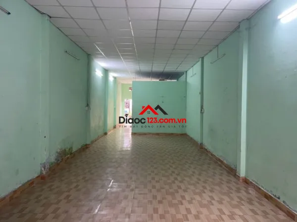 Nhà 2 mặt tiền, dt: 92m2, vị trí tốt, thích hợp đầu tư