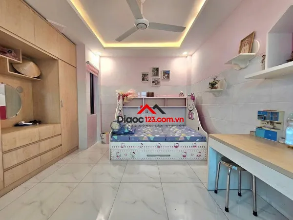 Bán nhà hạ chào 5 tỷ, hxh nguyễn thái bình, phường bảy hiền, tphcm, 240m2, 4 tầng, sát mặt tiền