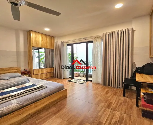 Bán nhà hạ chào 5 tỷ, hxh nguyễn thái bình, phường bảy hiền, tphcm, 240m2, 4 tầng, sát mặt tiền