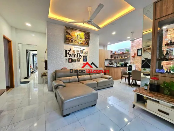 Bán nhà hạ chào 5 tỷ, hxh nguyễn thái bình, phường bảy hiền, tphcm, 240m2, 4 tầng, sát mặt tiền