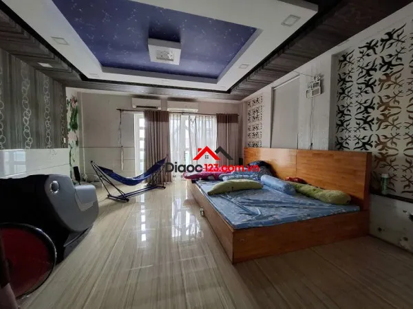 Bán nhà lô góc hxh tân hòa đông, bình trị đông, tp hcm, 194m2, 4 tầng, ngang 10m, thang máy, nở hậu