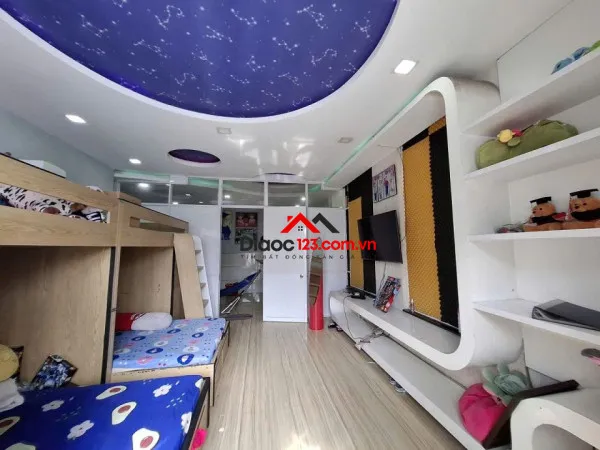 Bán nhà lô góc hxh tân hòa đông, bình trị đông, tp hcm, 194m2, 4 tầng, ngang 10m, thang máy, nở hậu