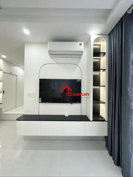 Cho thuê 1pn sẵn 2 máy lạnh, rèm nhà mới tinh tại a&t sky garden