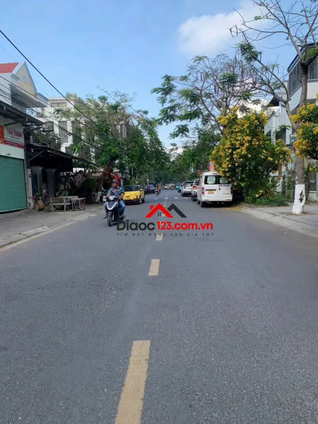 Bán biệt thự đông tăng long 10x30m mặt tiền đường 16m, sổ hồng riêng, giá hơn 19 tỷ