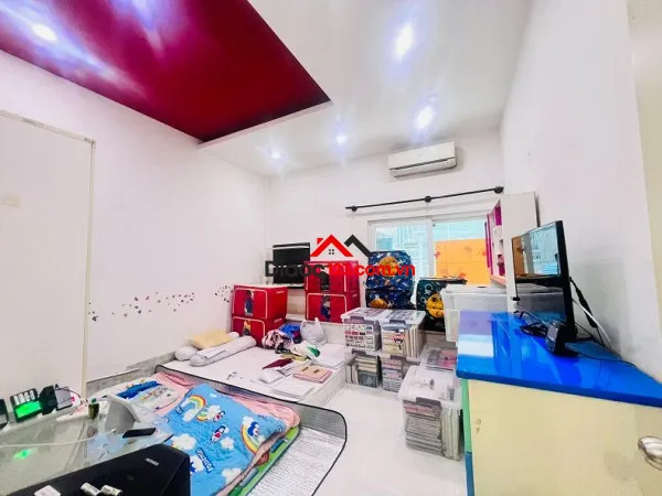 Bán nhà hxh cách mạng tháng 8, p10, q3, 156m2, 2 tầng, giá cực rẻ