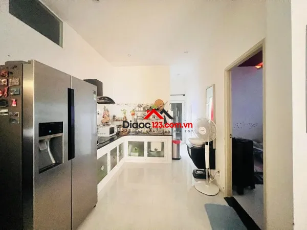 Bán nhà hxh cách mạng tháng 8, p10, q3, 156m2, 2 tầng, giá cực rẻ