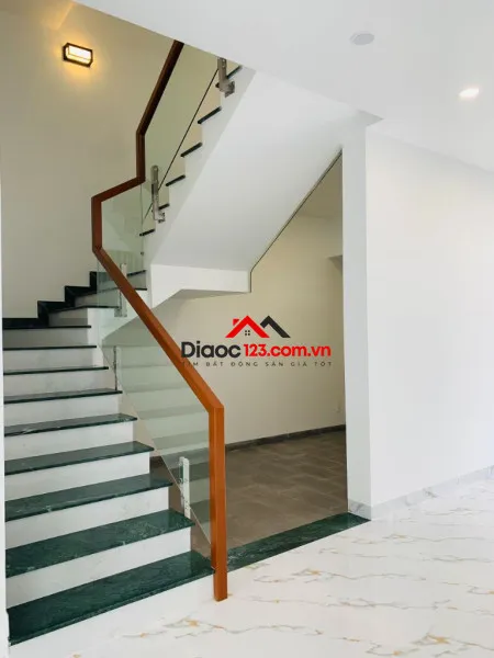 Cho thuê biệt thự song lập 8x20 khu đô thị đông tăng long quận 9 củ nhà đã hoàn thiện giá 16,5tr/th