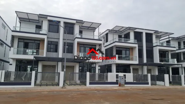 Nhà phố 5x20 khu đô thị đông tăng long, phường long phước cho thuê giá 6tr/th 8x20 giá 7tr/th
