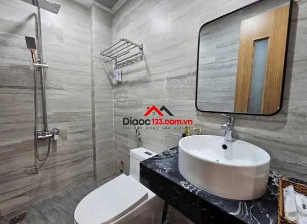 45 tỷ! bán tòa khách sạn nguyễn gia trí p25 bình thạnh  8x23m hầm 5 tầng  hđt 160tr/th