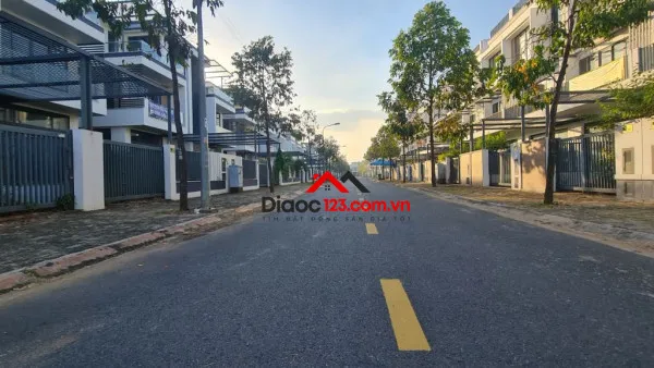 Bán lô đất 5x20 khu đô thị đông tăng long q9 (củ) trục đường 12m giá 6,5 tỷ gần hồ hạt cầm