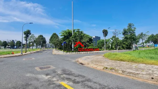 Bán lô đất 5x20 khu đô thị đông tăng long q9 (củ) trục đường 12m giá 6,5 tỷ gần hồ hạt cầm