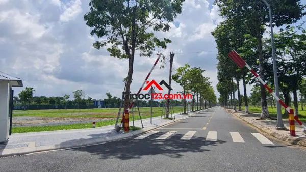 Bán lô đất 5x20 khu đô thị đông tăng long q9 (củ) trục đường 12m giá 6,5 tỷ gần hồ hạt cầm