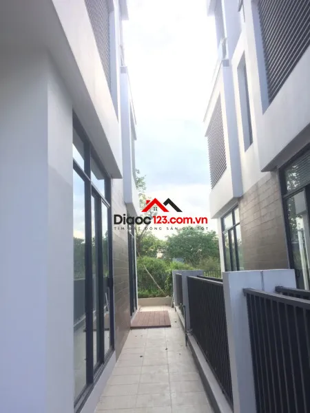 Cho thuê biệt thự 8x20 khu đô thị đông tăng long quận 9 củ giá 14tr/th nhà đã hoàn thiện