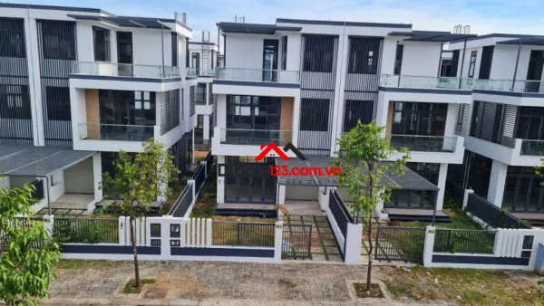 Giá ngợp biệt thự 8x20 khu đô thị đông tăng long quận 9 củ giá 11 tỷ nay hạ còn 10,5 tỷ.